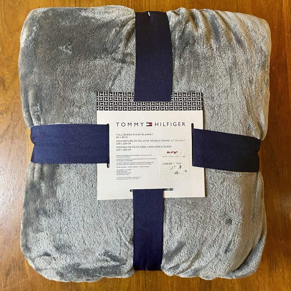 NEW TOMMY HILFIGER Queen Or Full Size Gray Plush Throw Blanket Fleece 90 X 90